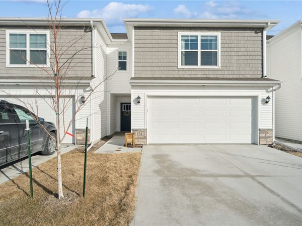 834 Oak Dr, Palo, IA 52324