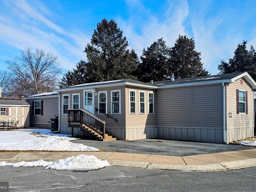 927 Emerald Street, Ephrata, PA 17522 Main Photo