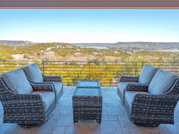 7300 Flagship Park DR, Jonestown, TX 78645