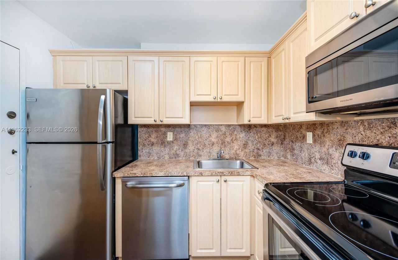 2899 Collins Ave, Unit 1505, Miami Beach, FL 33140 Photo