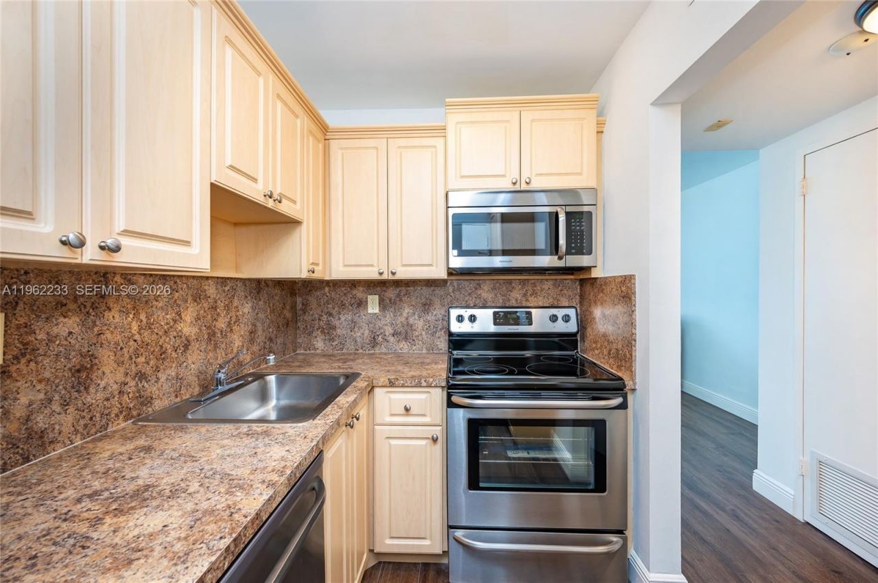 2899 Collins Ave, Unit 1505, Miami Beach, FL 33140 Photo
