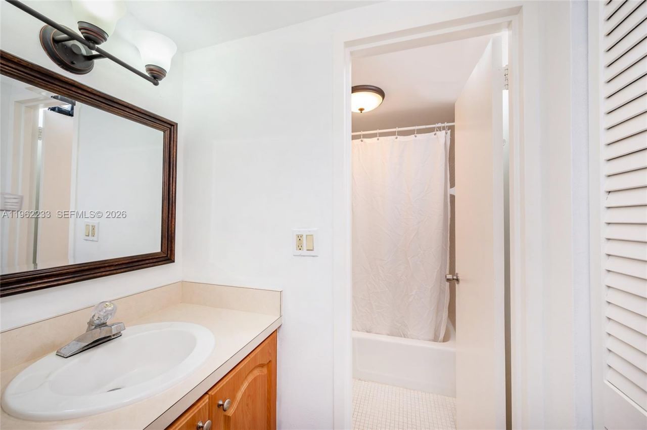 2899 Collins Ave, Unit 1505, Miami Beach, FL 33140 Photo