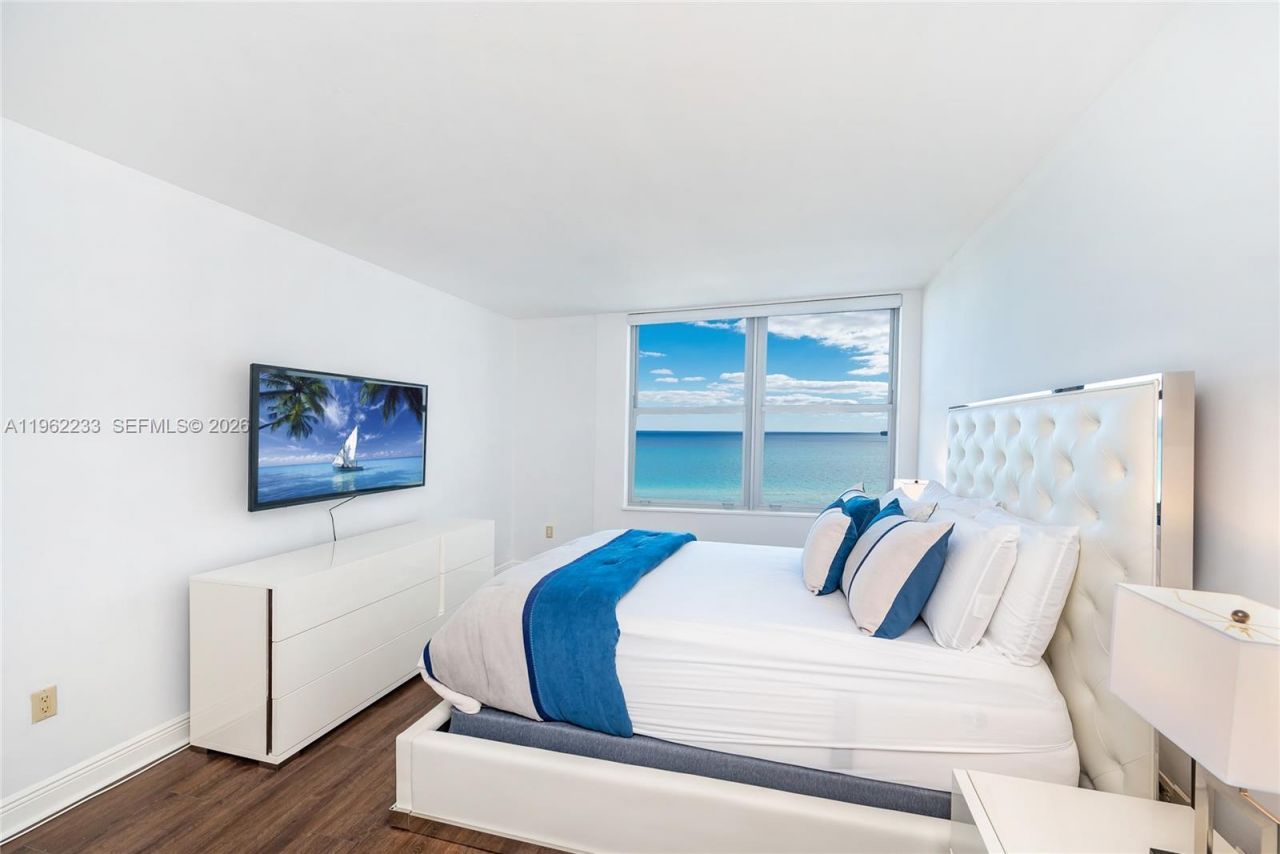 2899 Collins Ave, Unit 1505, Miami Beach, FL 33140 Photo