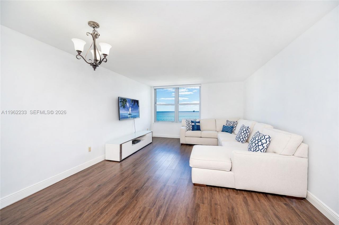 2899 Collins Ave, Unit 1505, Miami Beach, FL 33140 Photo