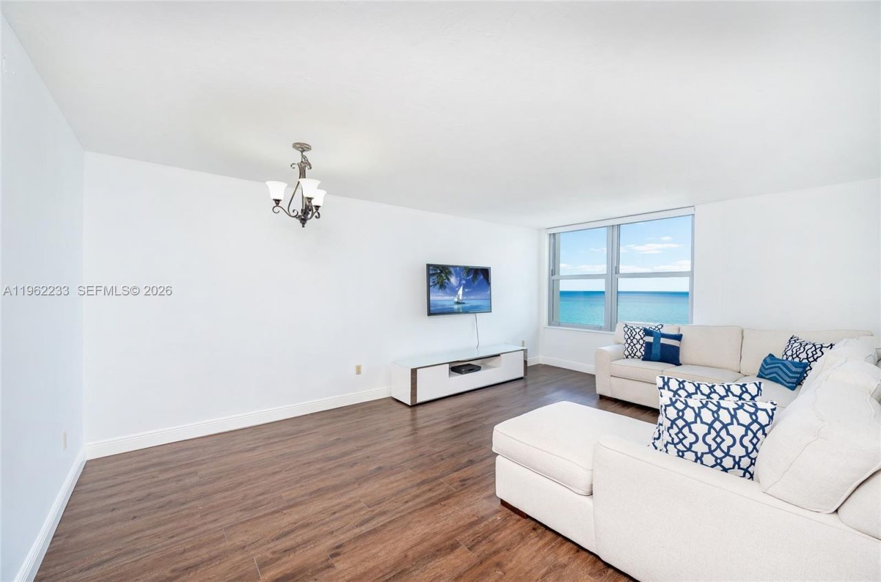 2899 Collins Ave, Unit 1505, Miami Beach, FL 33140 Photo