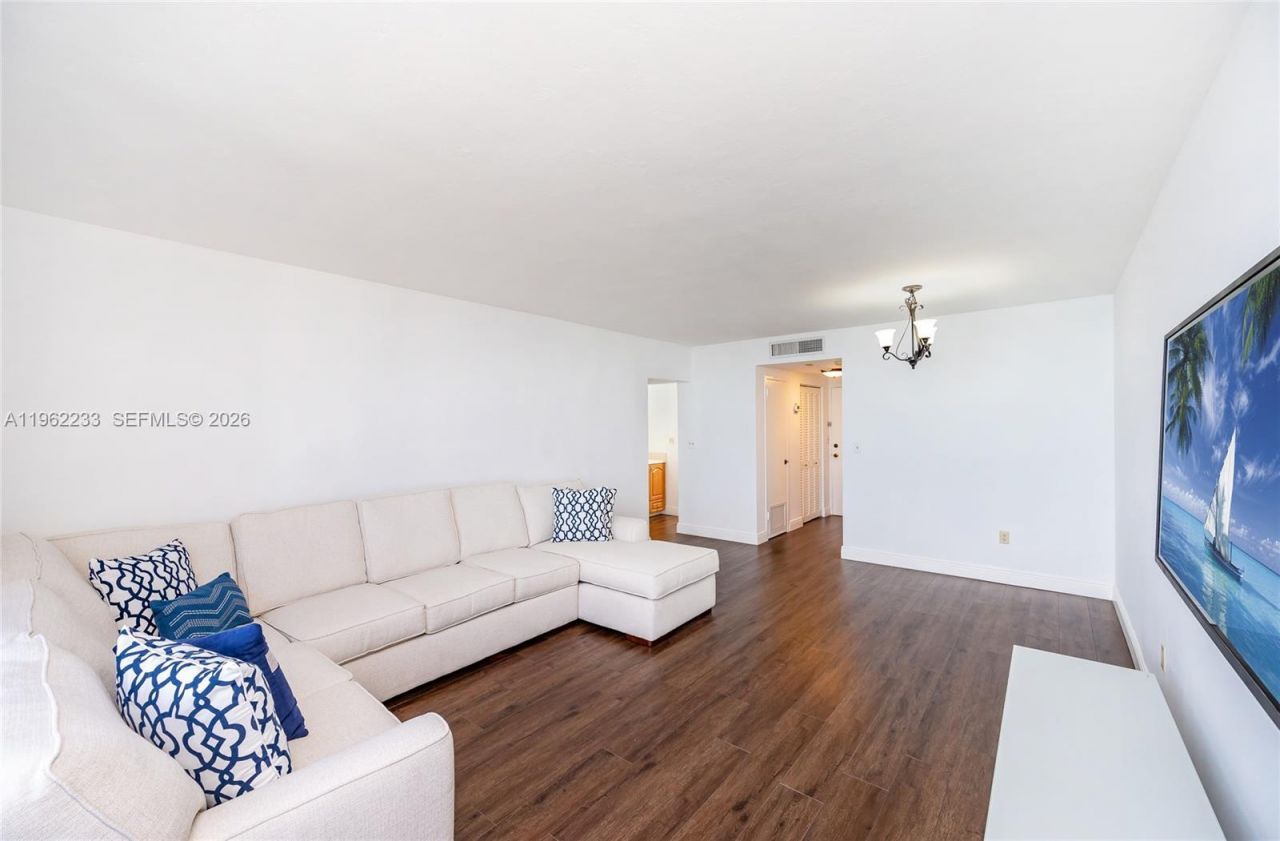 2899 Collins Ave, Unit 1505, Miami Beach, FL 33140 Photo