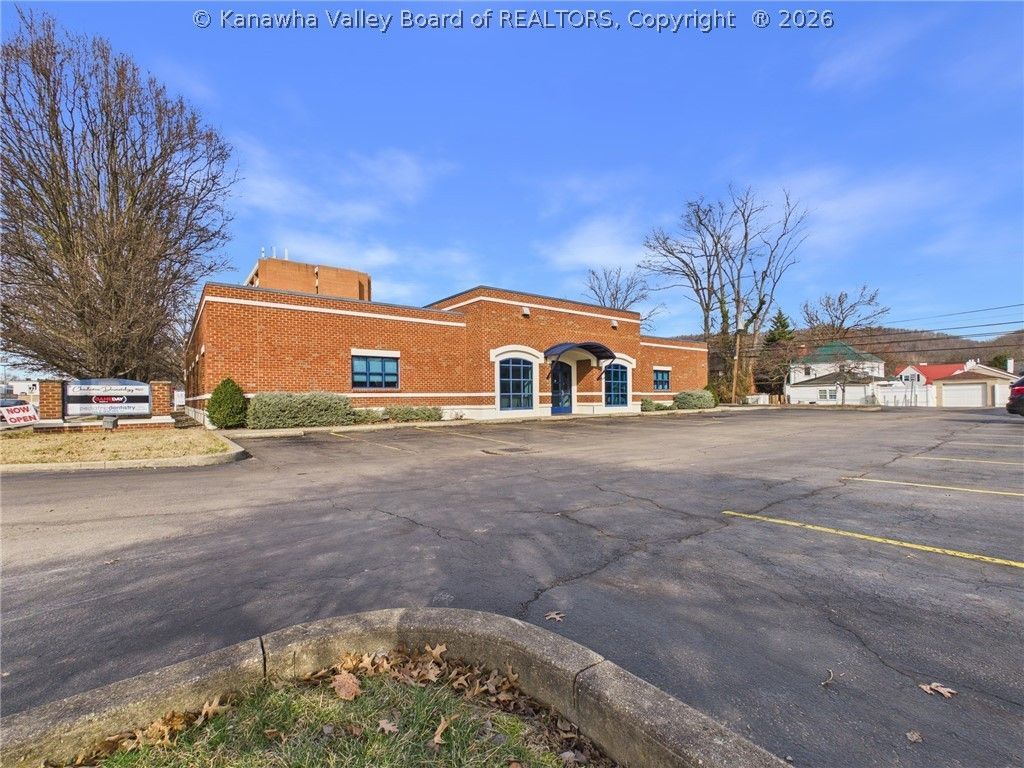 4502 MacCorkle Avenue Charleston, WV 25304