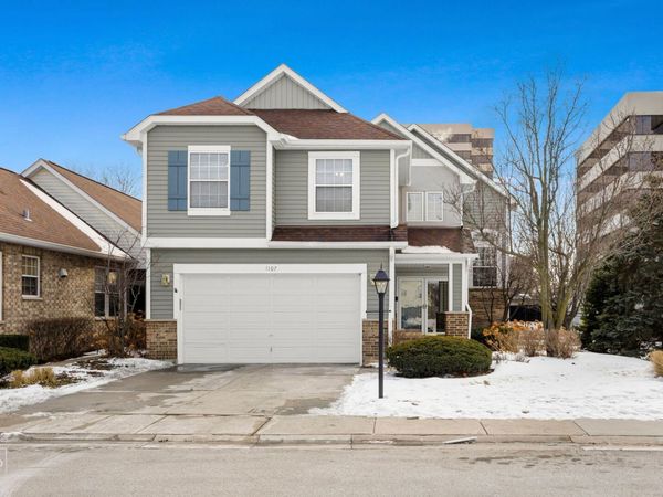 1107 Essex Drive, Oakbrook Terrace, IL 60181