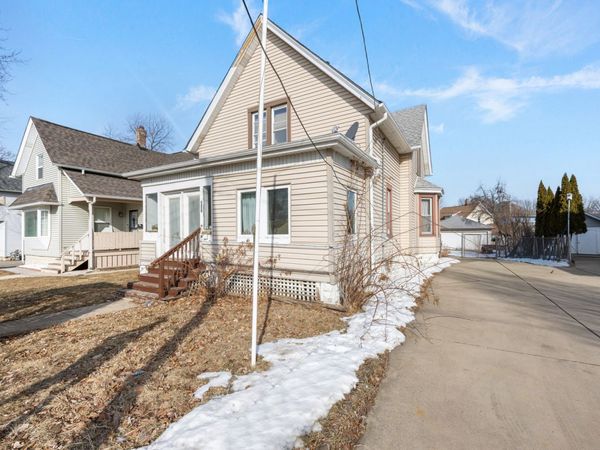 217 Prairie Street, Aurora, IL 60506