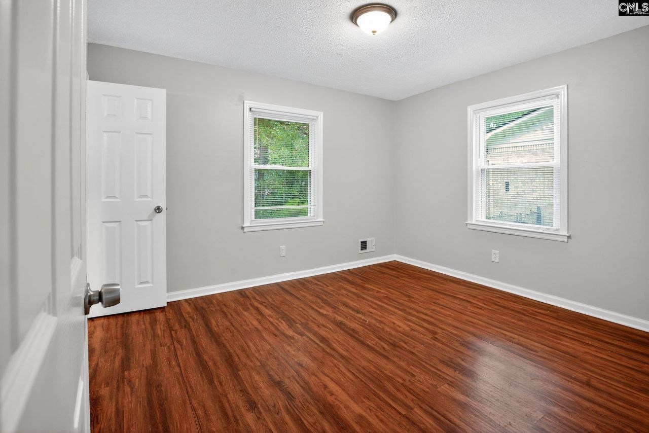 3725 Harrogate Road Photo 10