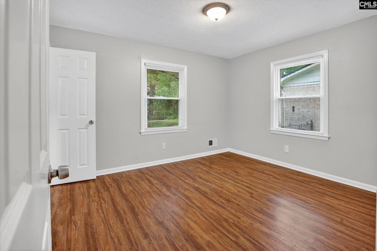 3725 Harrogate Road Photo 12