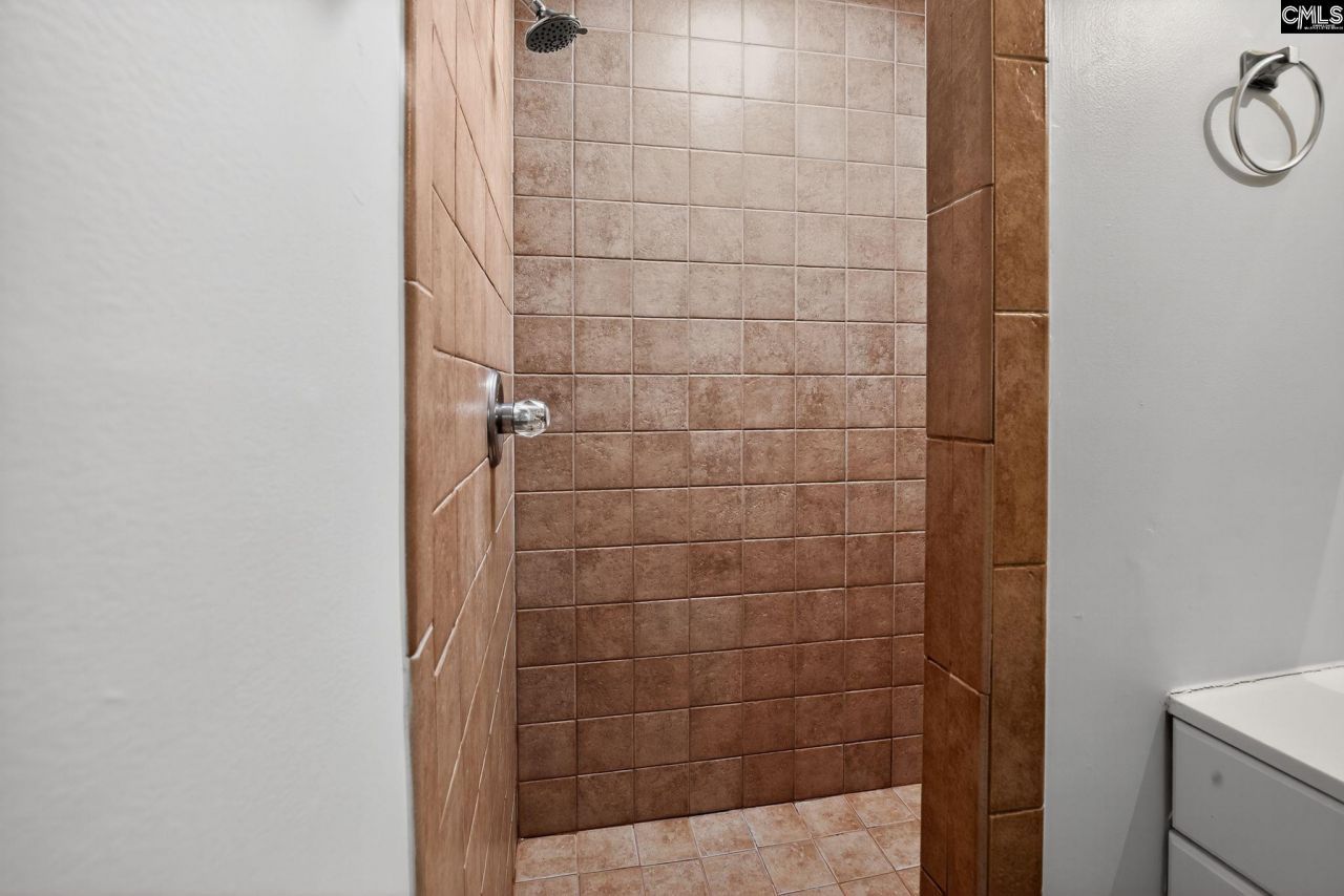 3725 Harrogate Road Photo 26