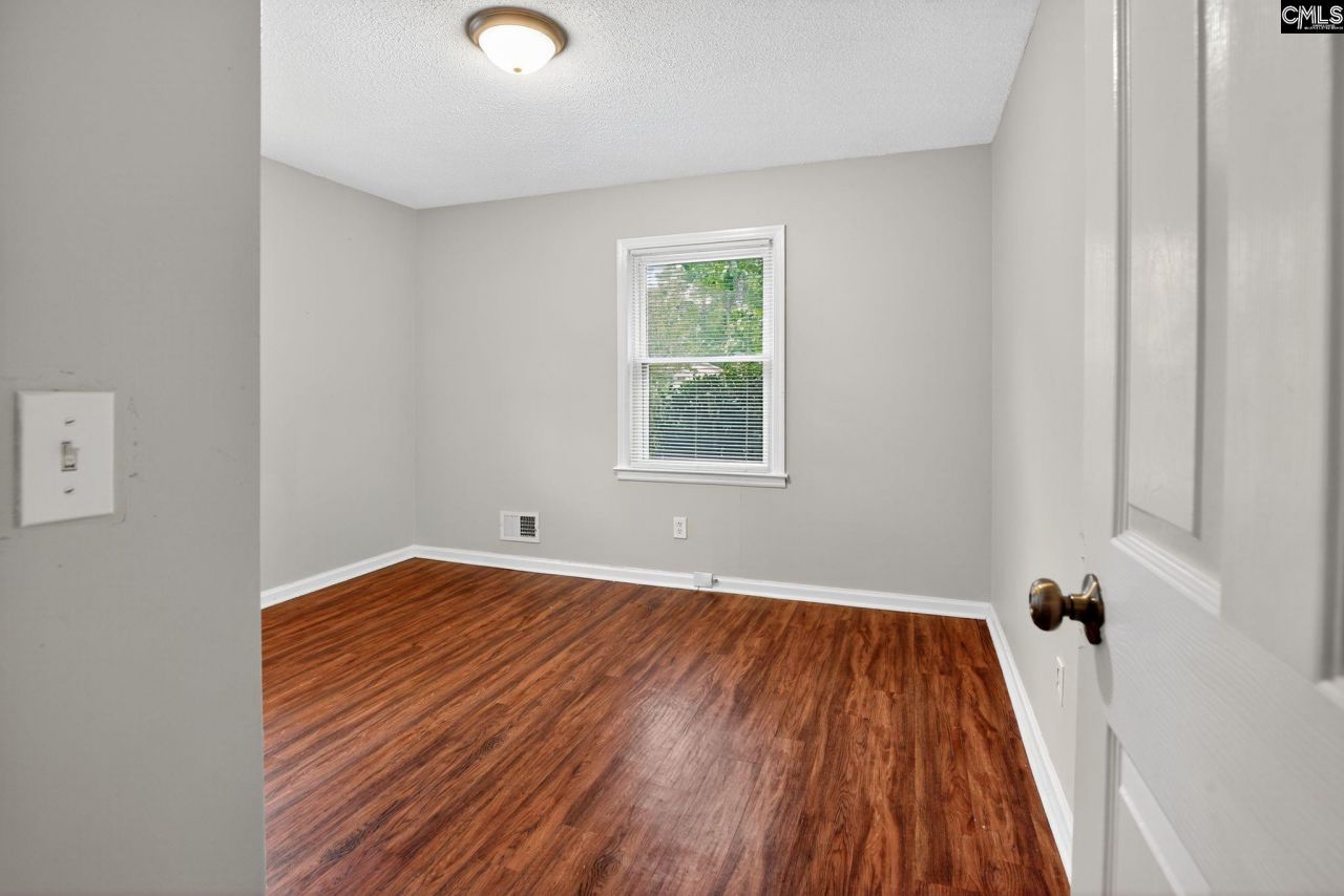 3725 Harrogate Road Photo 8