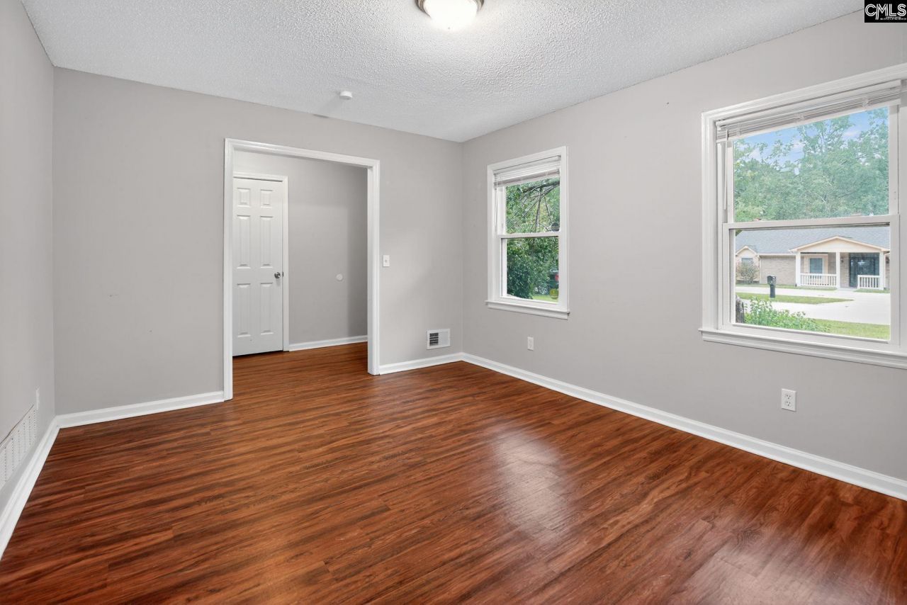 3725 Harrogate Road Photo 9