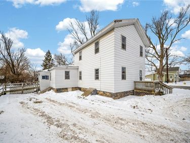 102 Burrows Street, East Syracuse, NY 13057