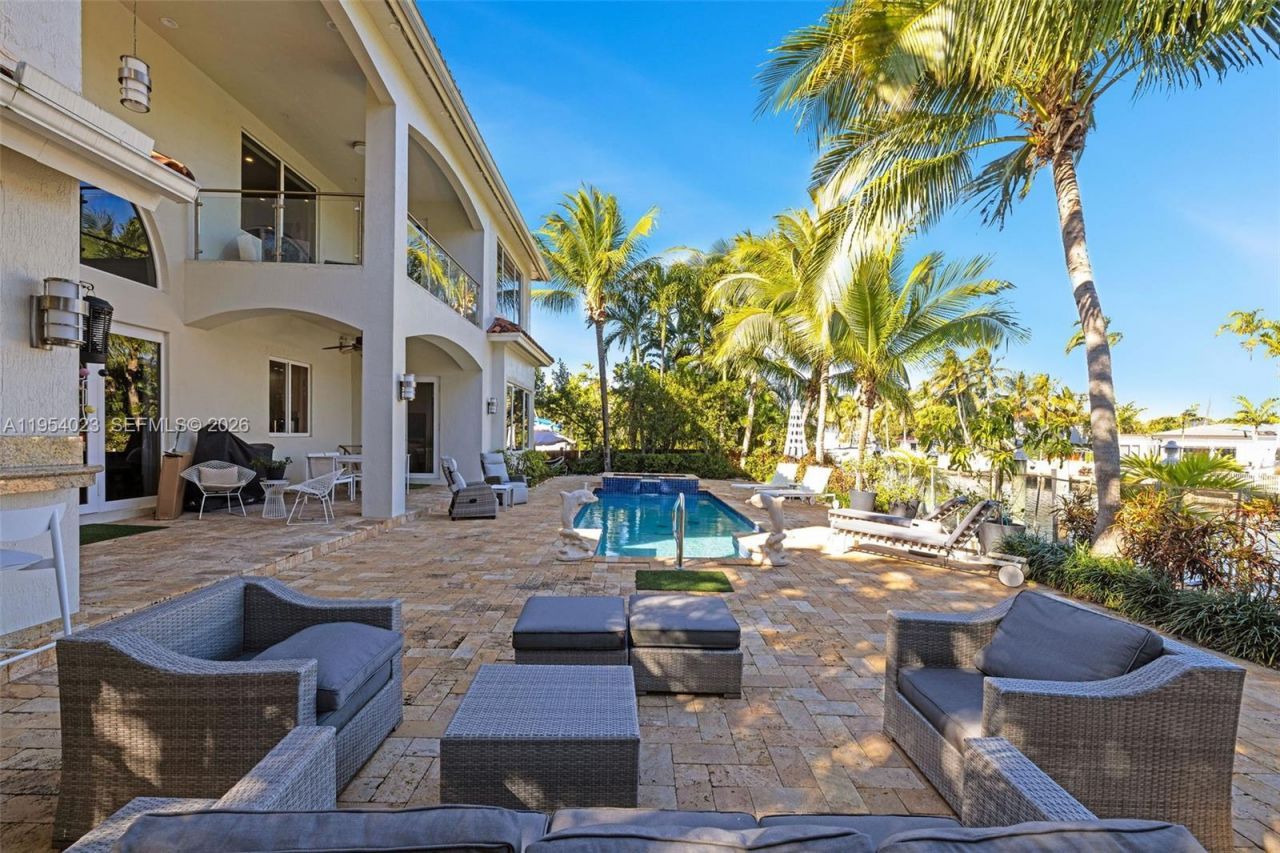 2125 Ixora Rd, North Miami, FL 33181 Photo