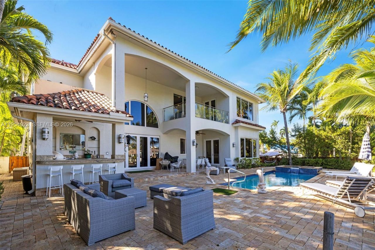 2125 Ixora Rd, North Miami, FL 33181 Photo