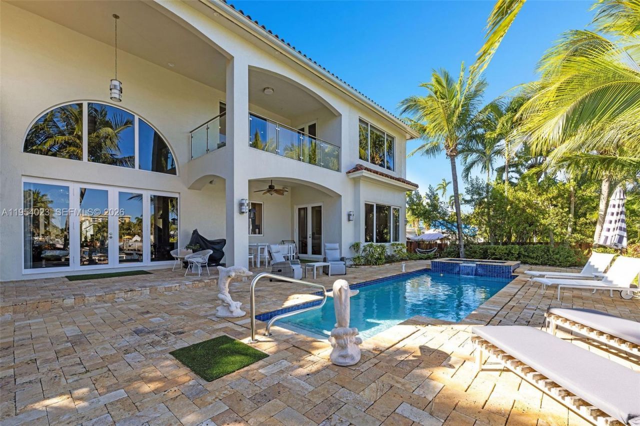 2125 Ixora Rd, North Miami, FL 33181 Photo