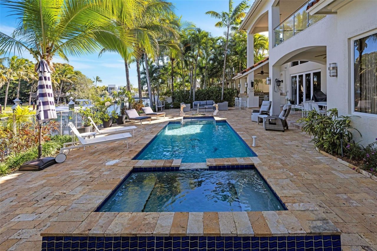 2125 Ixora Rd, North Miami, FL 33181 Photo