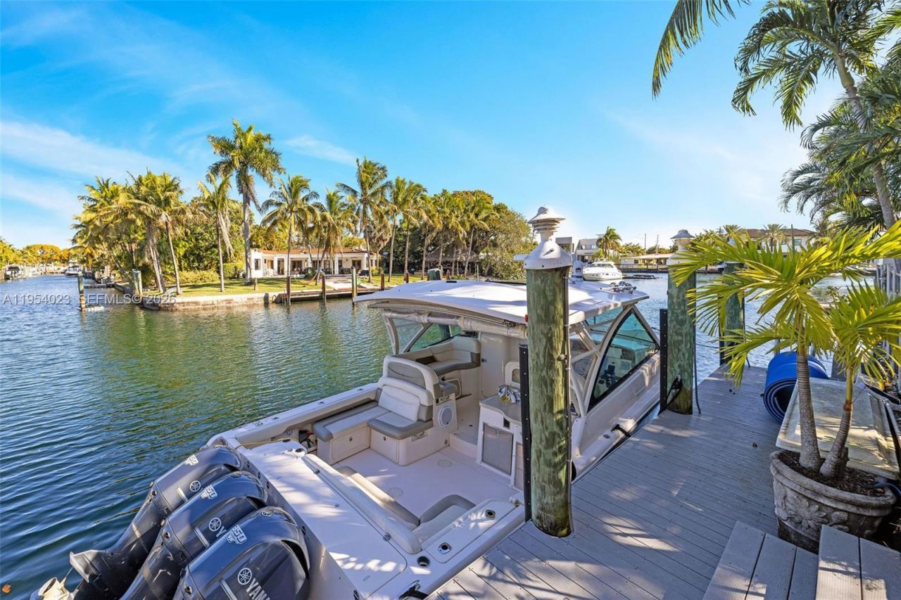 2125 Ixora Rd, North Miami, FL 33181 Photo