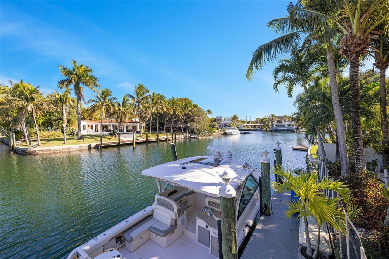 2125 Ixora Rd, North Miami, FL 33181 Photo