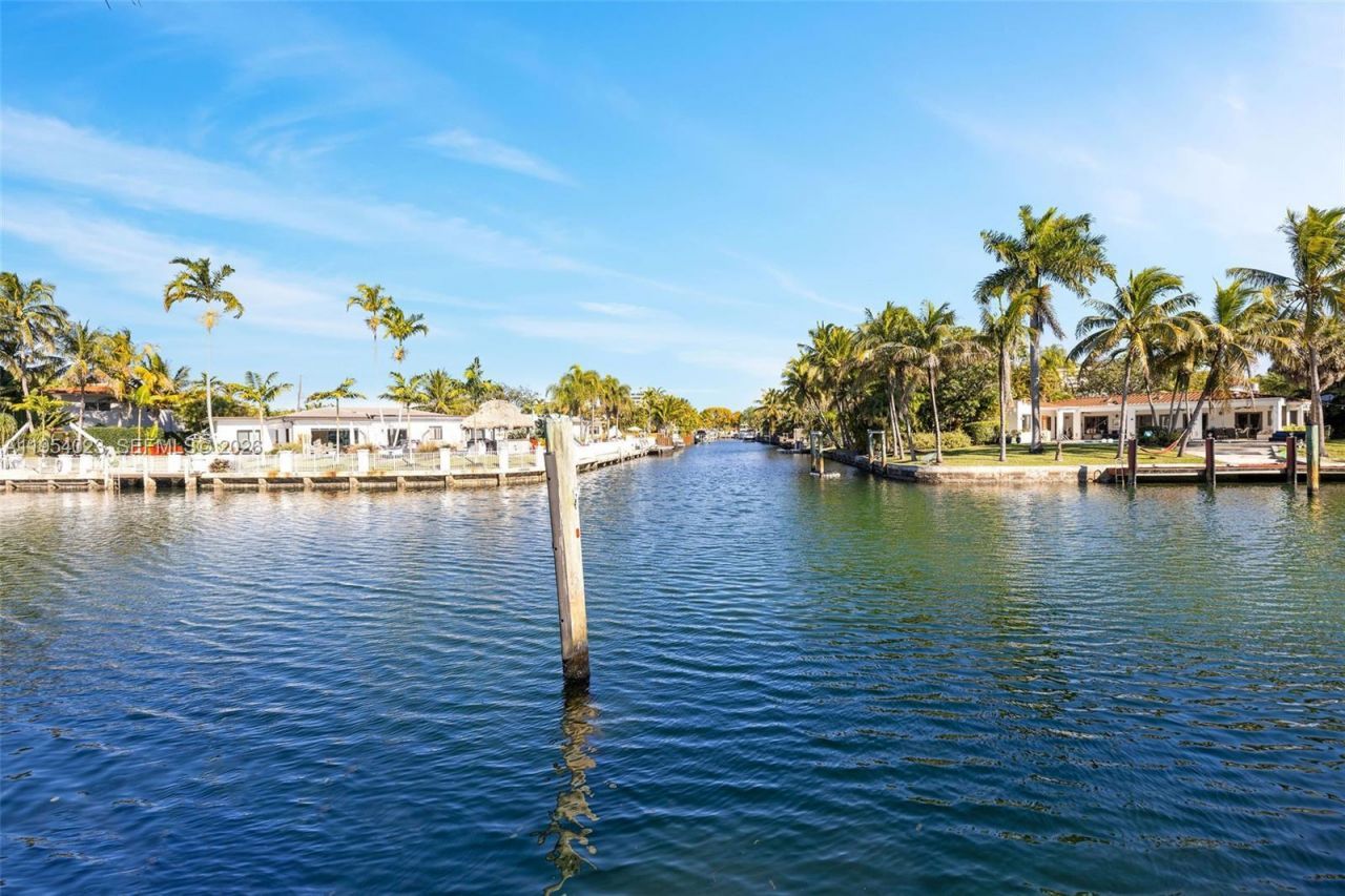 2125 Ixora Rd, North Miami, FL 33181 Photo