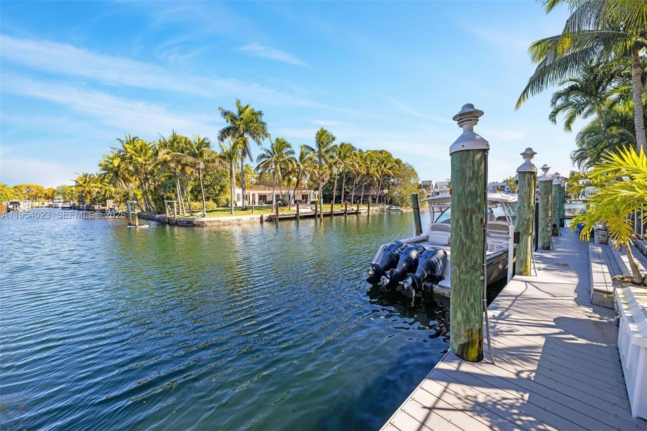 2125 Ixora Rd, North Miami, FL 33181 Photo