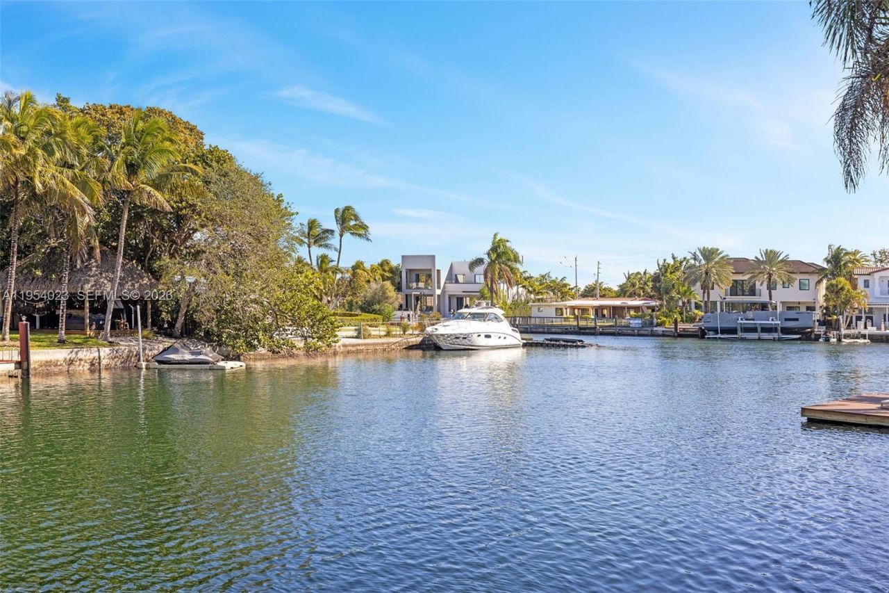 2125 Ixora Rd, North Miami, FL 33181 Photo