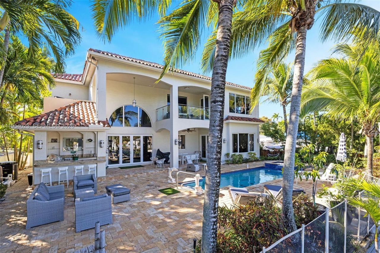 2125 Ixora Rd, North Miami, FL 33181 Photo