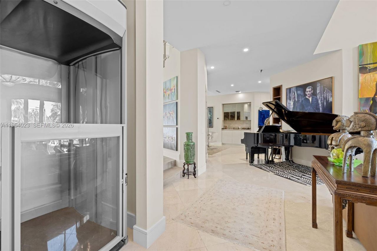 2125 Ixora Rd, North Miami, FL 33181 Photo