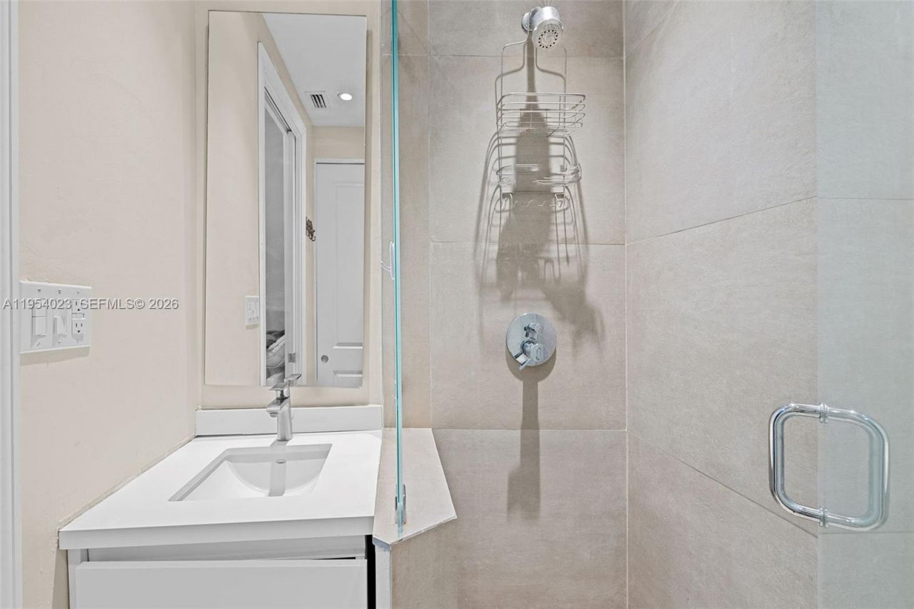 2125 Ixora Rd, North Miami, FL 33181 Photo