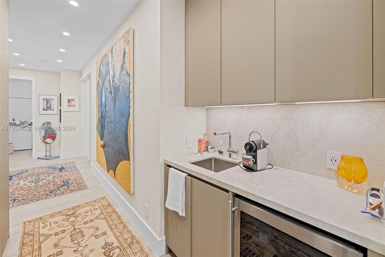 2125 Ixora Rd, North Miami, FL 33181 Photo