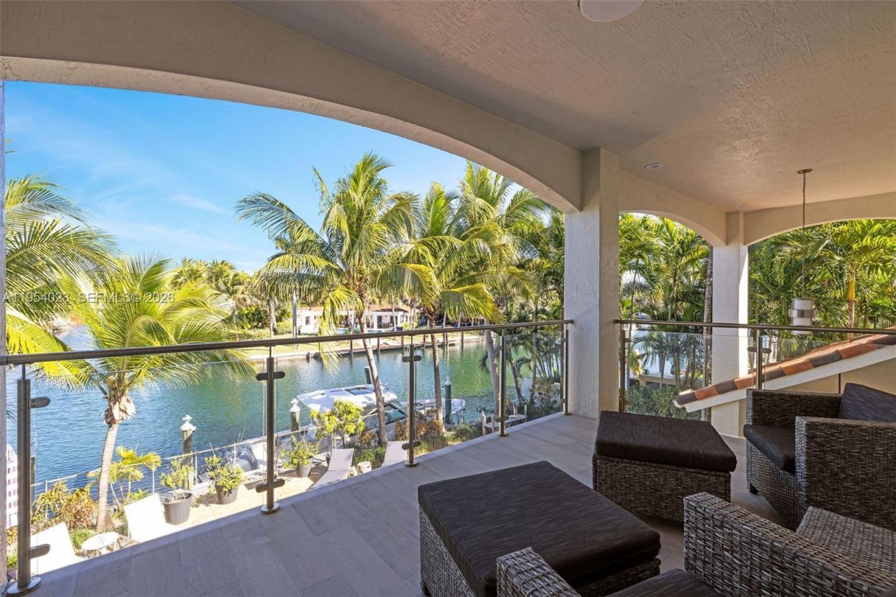 2125 Ixora Rd, North Miami, FL 33181 Photo