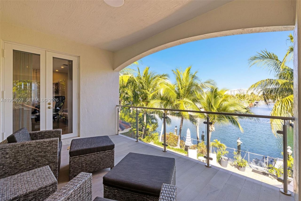 2125 Ixora Rd, North Miami, FL 33181 Photo