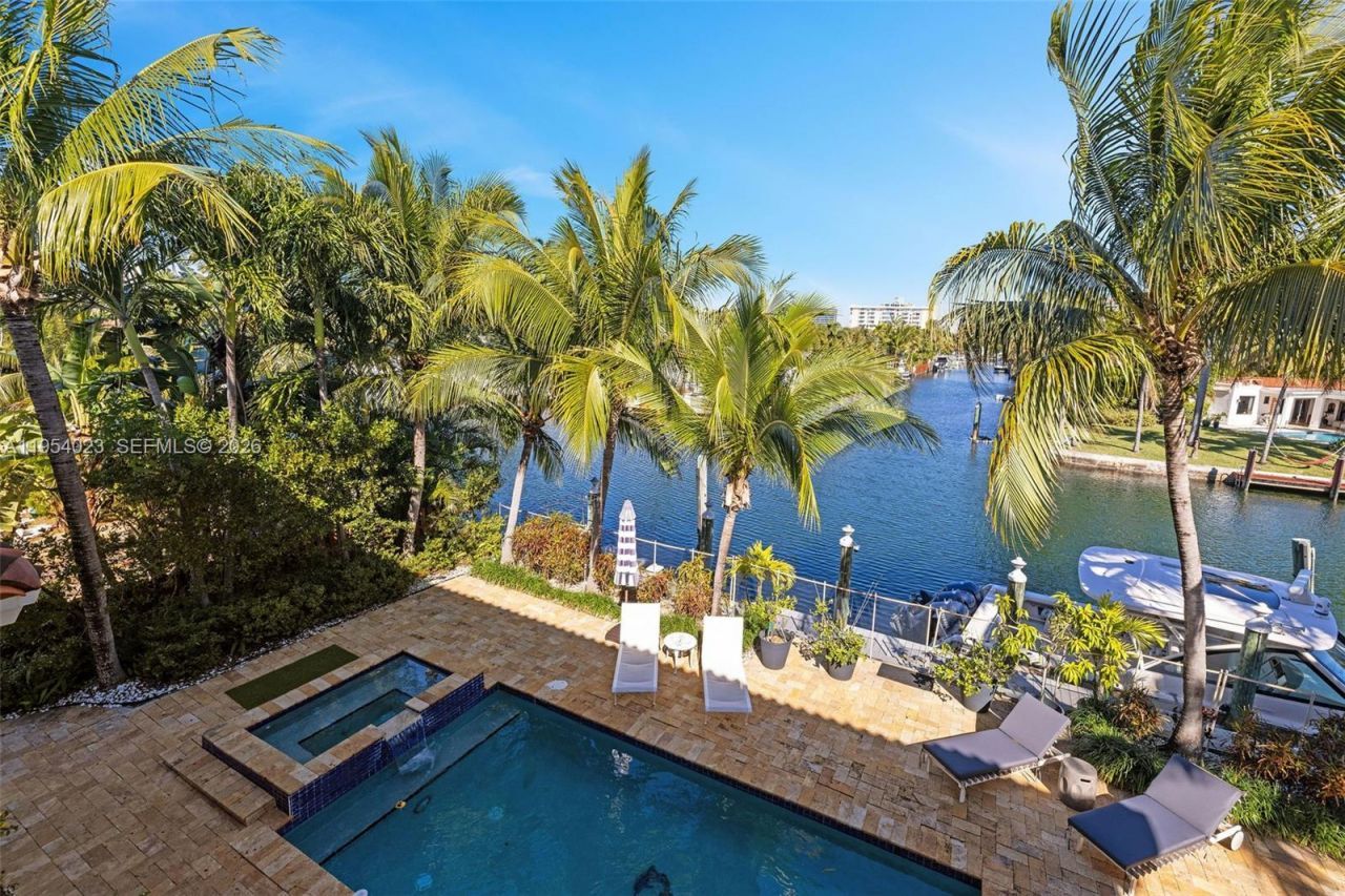 2125 Ixora Rd, North Miami, FL 33181 Photo