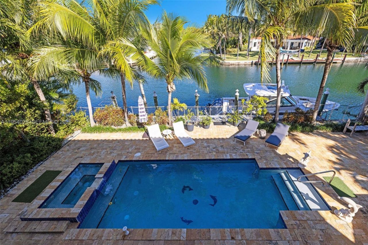 2125 Ixora Rd, North Miami, FL 33181 Photo