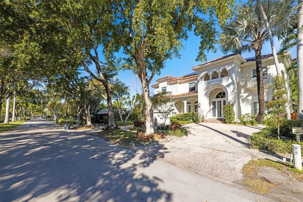 2125 Ixora Rd, North Miami, FL 33181 Photo