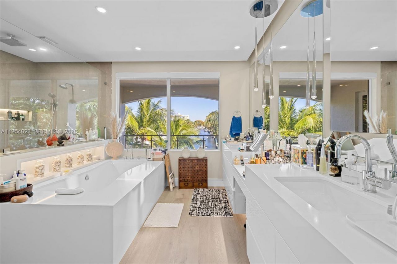 2125 Ixora Rd, North Miami, FL 33181 Photo