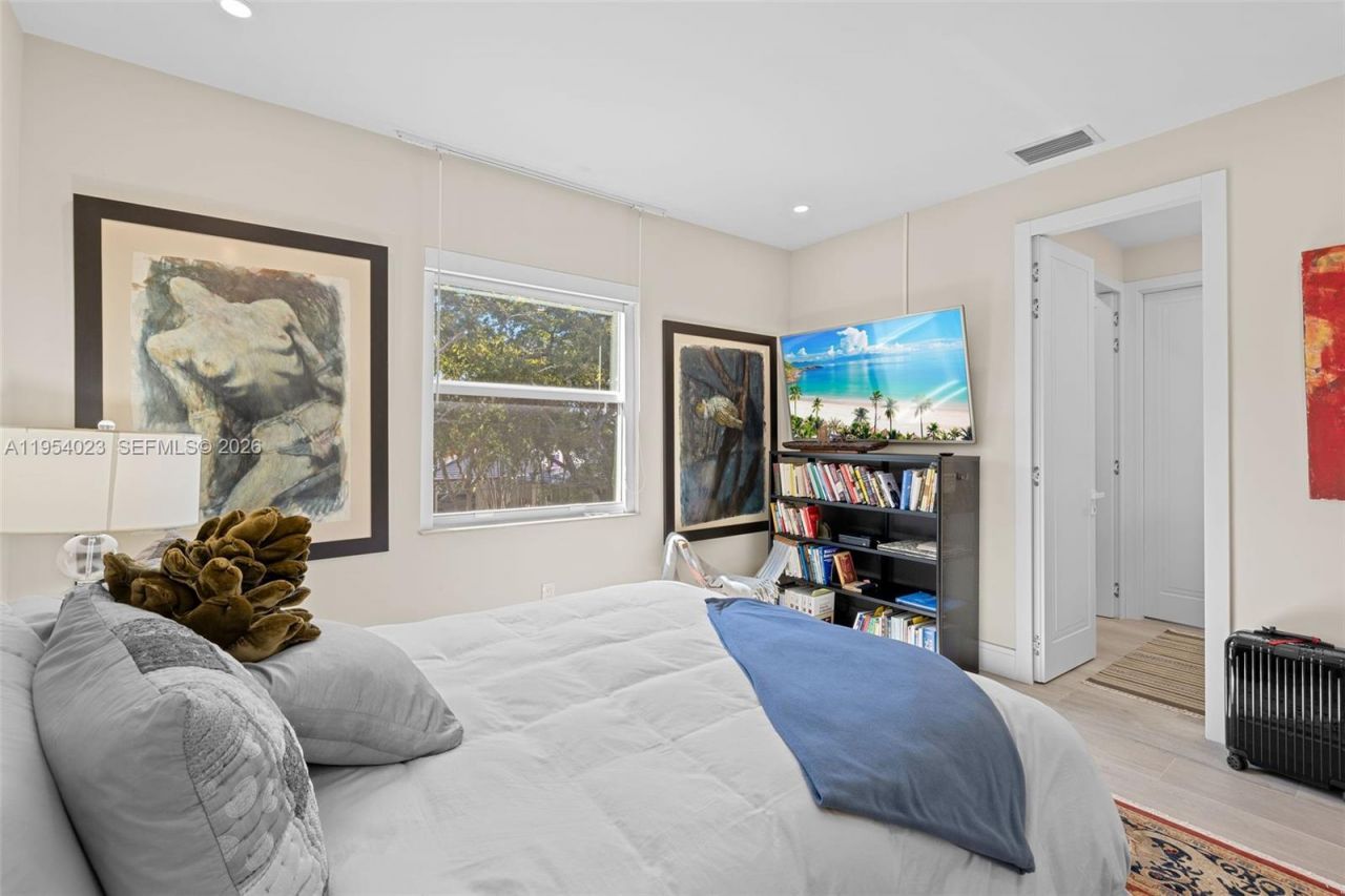 2125 Ixora Rd, North Miami, FL 33181 Photo