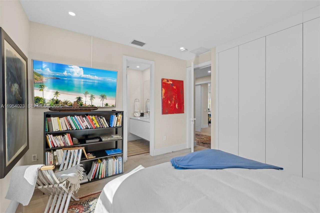 2125 Ixora Rd, North Miami, FL 33181 Photo