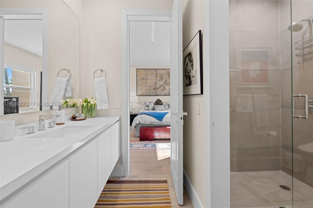 2125 Ixora Rd, North Miami, FL 33181 Photo