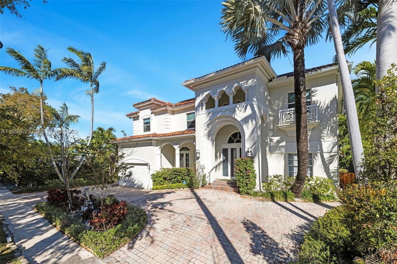 2125 Ixora Rd, North Miami, FL 33181 Photo