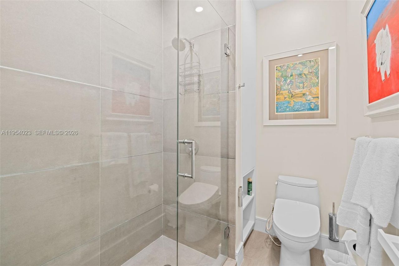 2125 Ixora Rd, North Miami, FL 33181 Photo