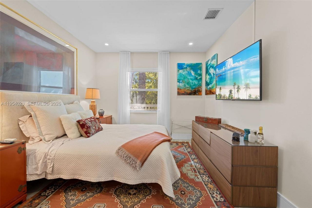 2125 Ixora Rd, North Miami, FL 33181 Photo