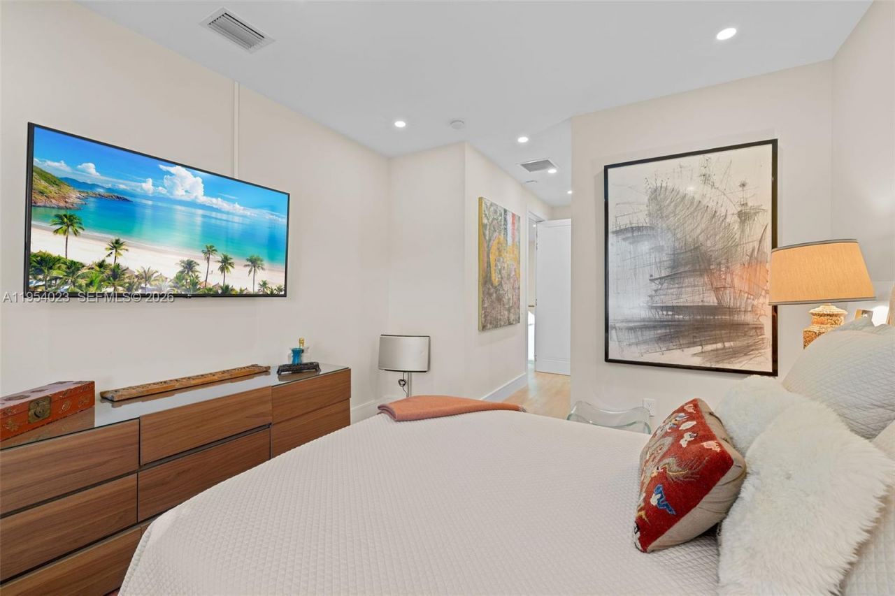 2125 Ixora Rd, North Miami, FL 33181 Photo