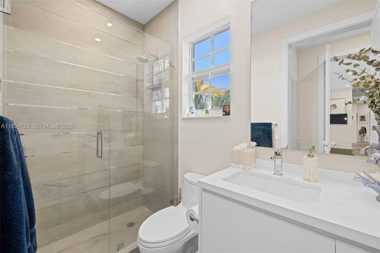 2125 Ixora Rd, North Miami, FL 33181 Photo