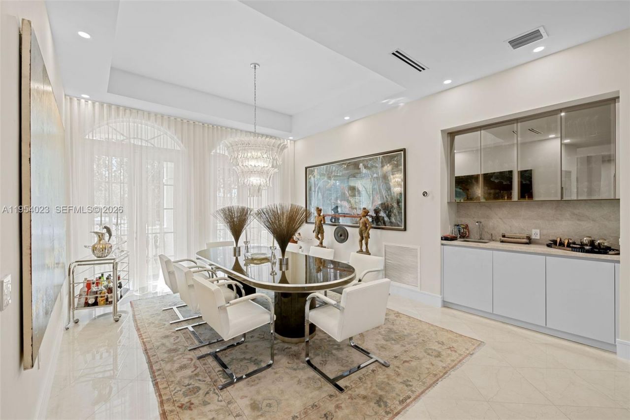 2125 Ixora Rd, North Miami, FL 33181 Photo