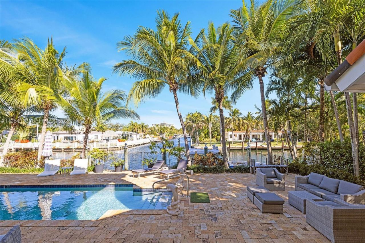 2125 Ixora Rd, North Miami, FL 33181 Photo