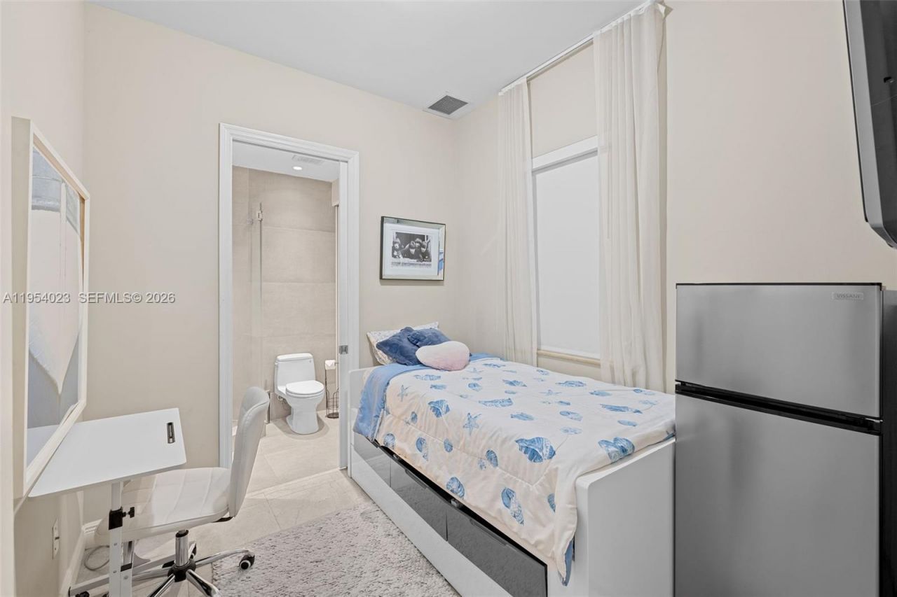 2125 Ixora Rd, North Miami, FL 33181 Photo