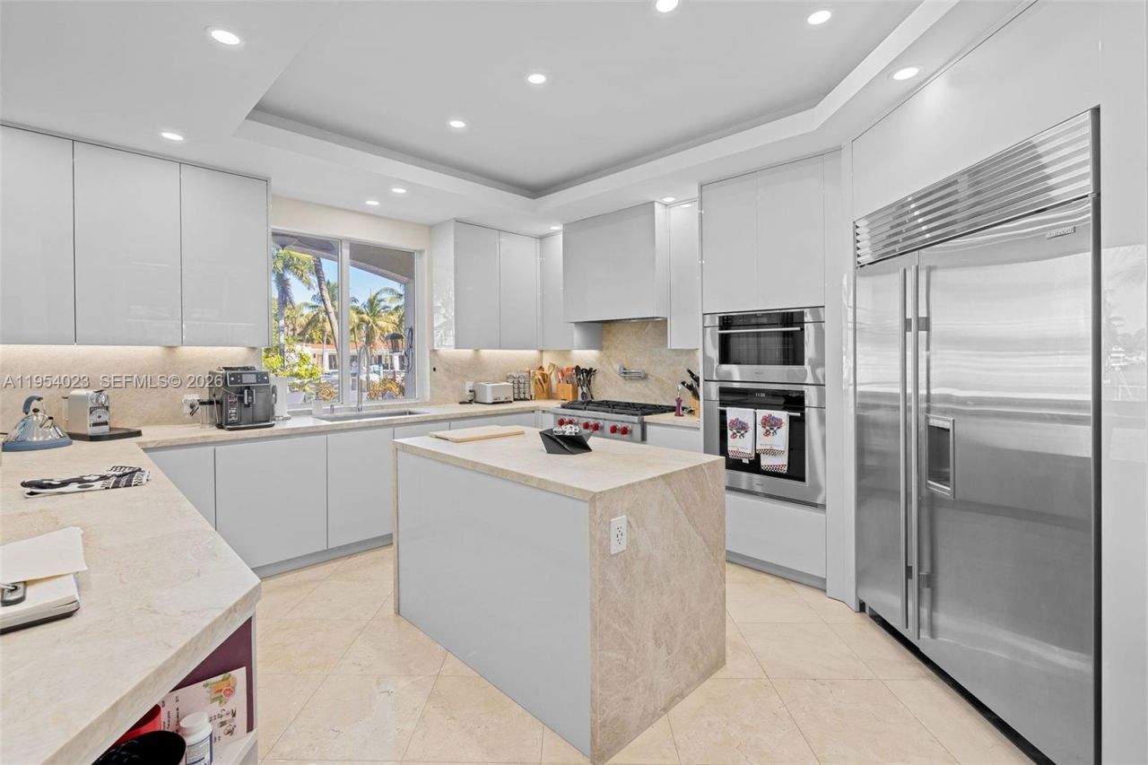 2125 Ixora Rd, North Miami, FL 33181 Photo